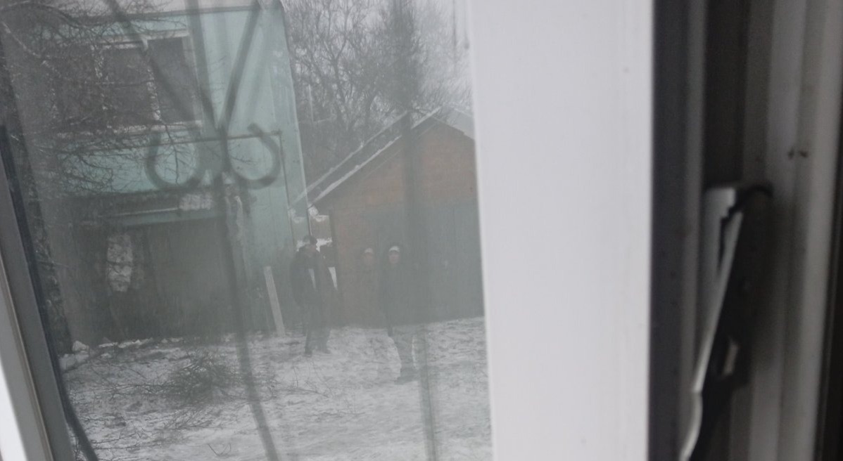 В квартирі родини з Білопілля пошкоджені вікна