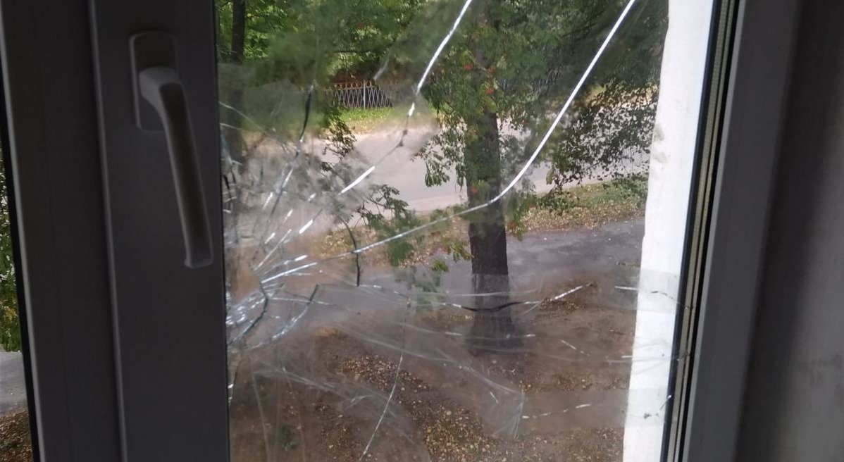 Внаслідок обстрілу окупантів сильно постраждала квартира пенсіонерки з Білопілля