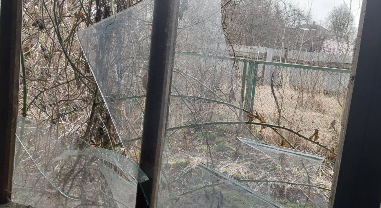 Подружжя пенсіонерів покинули домівку, але в мріях повернутись додому 