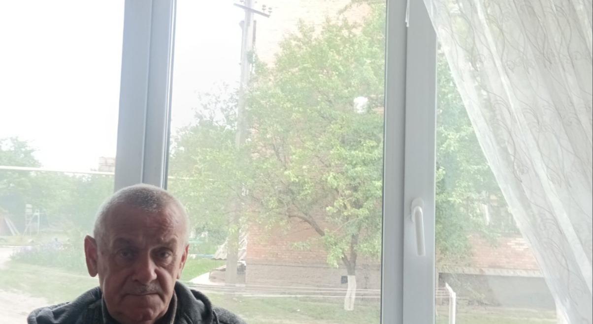 В квартирі пенсіонера з Білопілля пошкоджене вікно