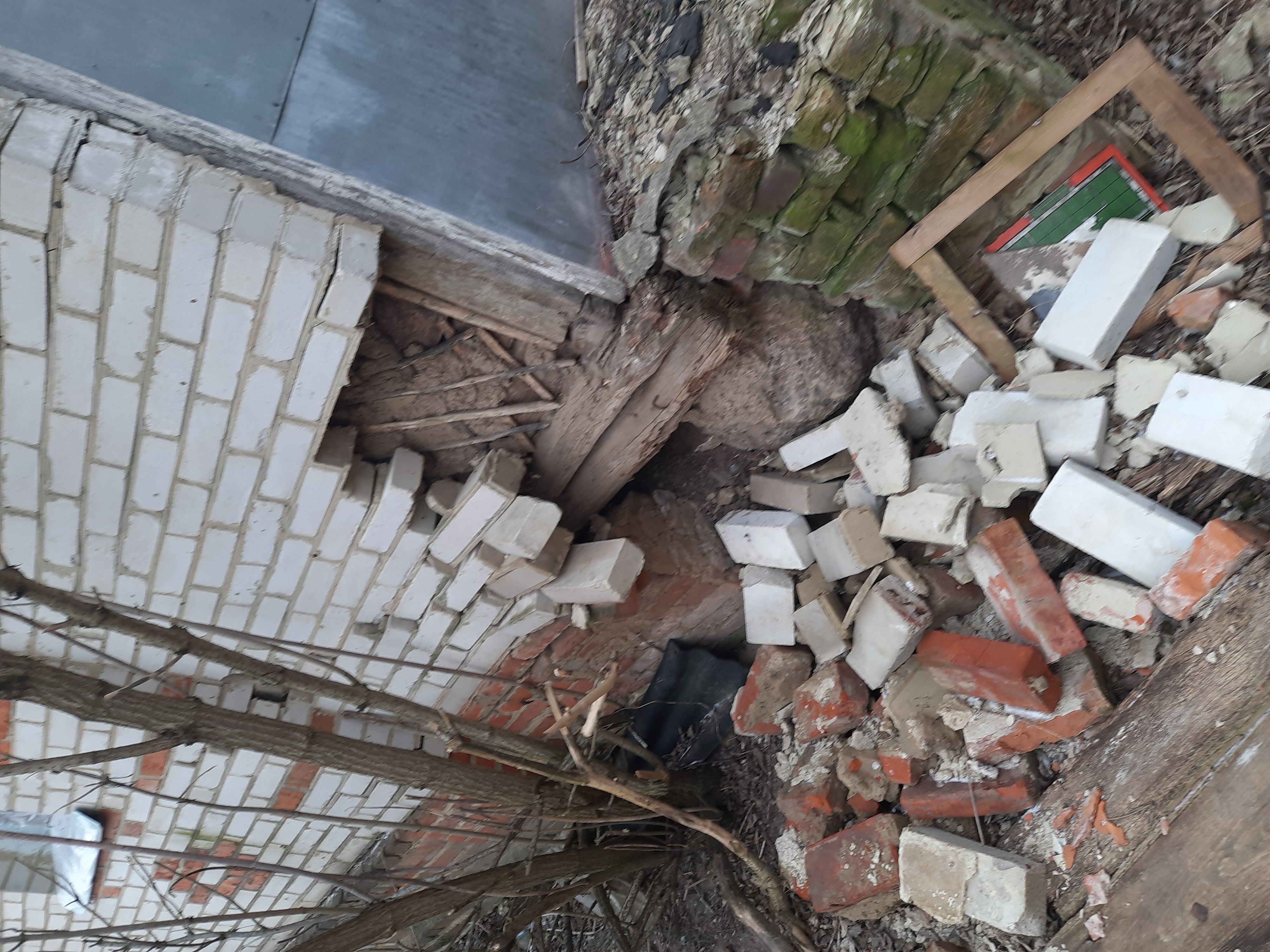 Будинок родини з Сумщини залишився без вікон