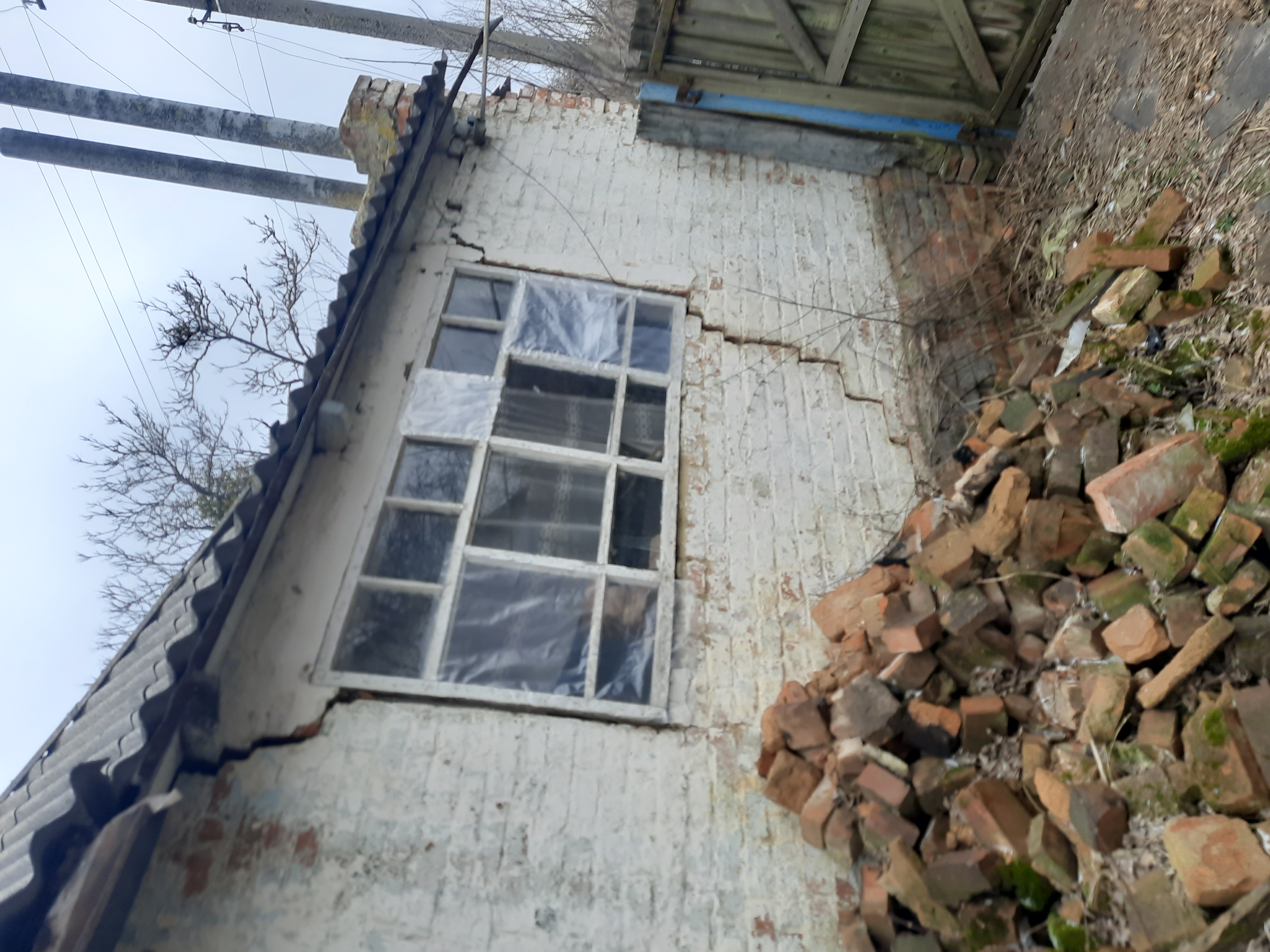 Будинок родини з Сумщини залишився без вікон