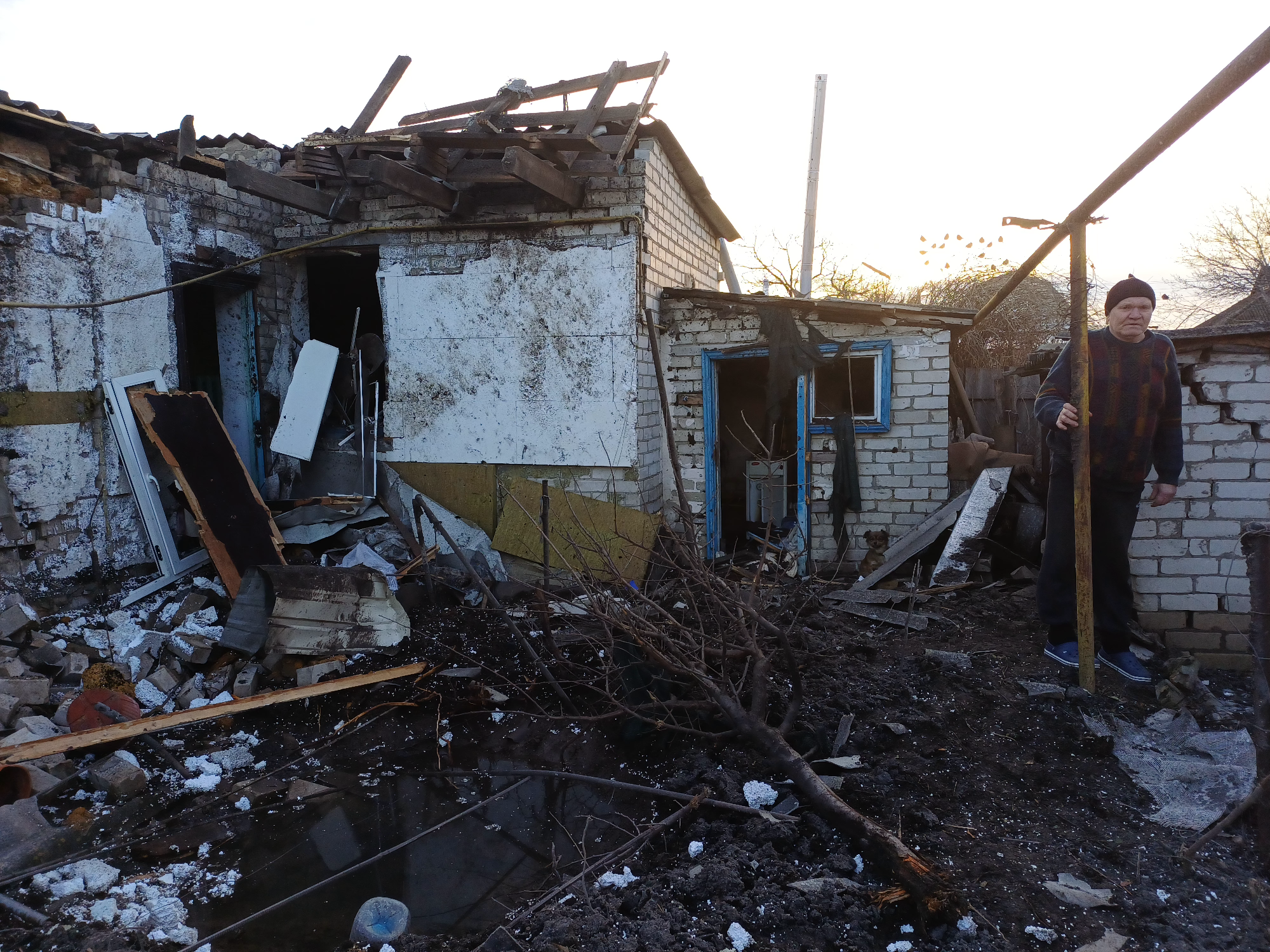 Через обстріл будинок родини з Херсонщини став непридатним до життя