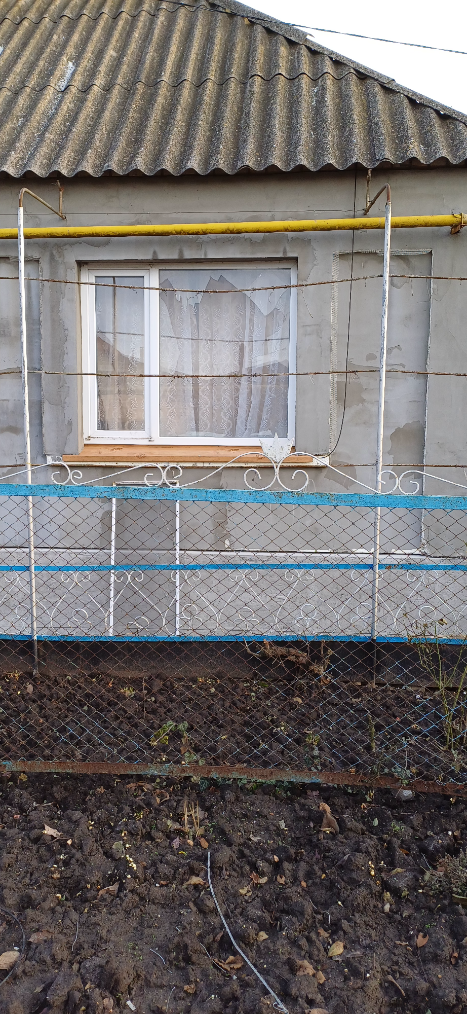 Через обстріл будинок родини з Херсонщини став непридатним до життя