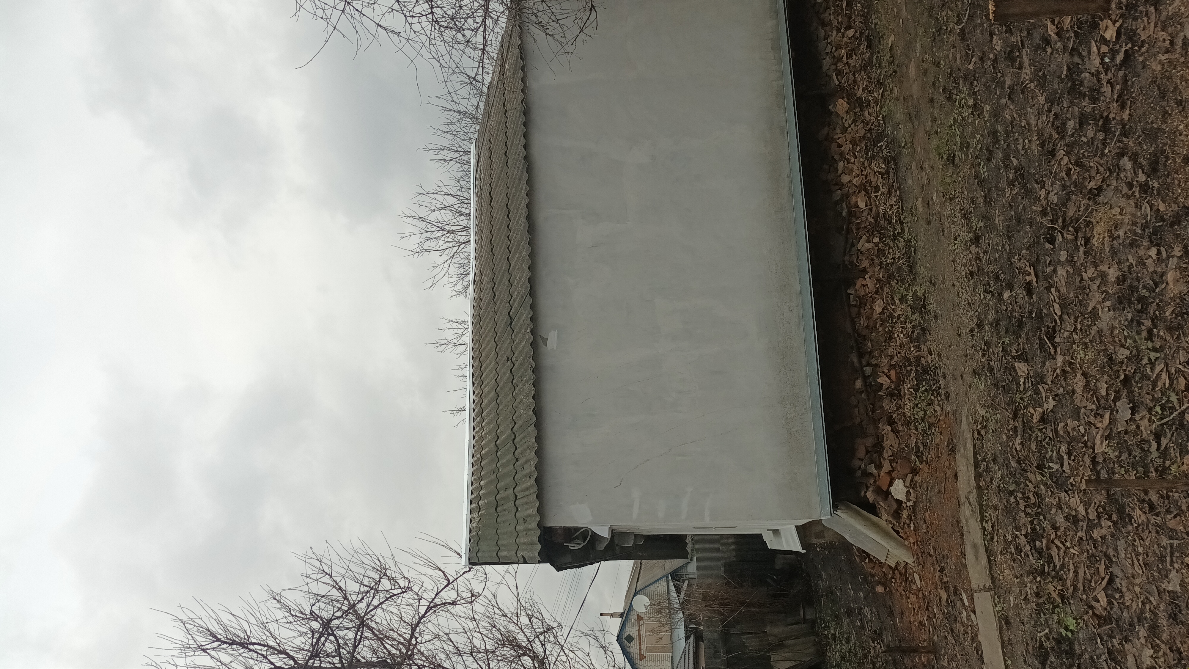 Чоловік з інвалідністю мріє повернутись до власного будинку, пошкодженого обстрілами