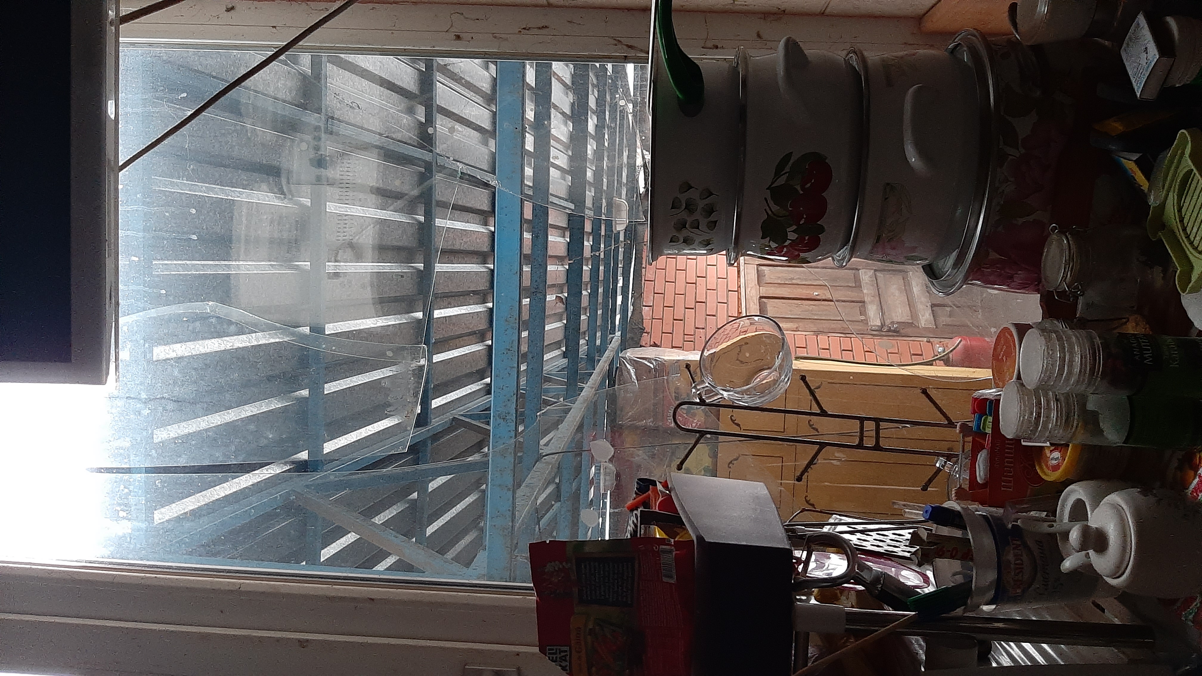 Родина харків’ян через обстріли вимушена була покинути свою домівку 