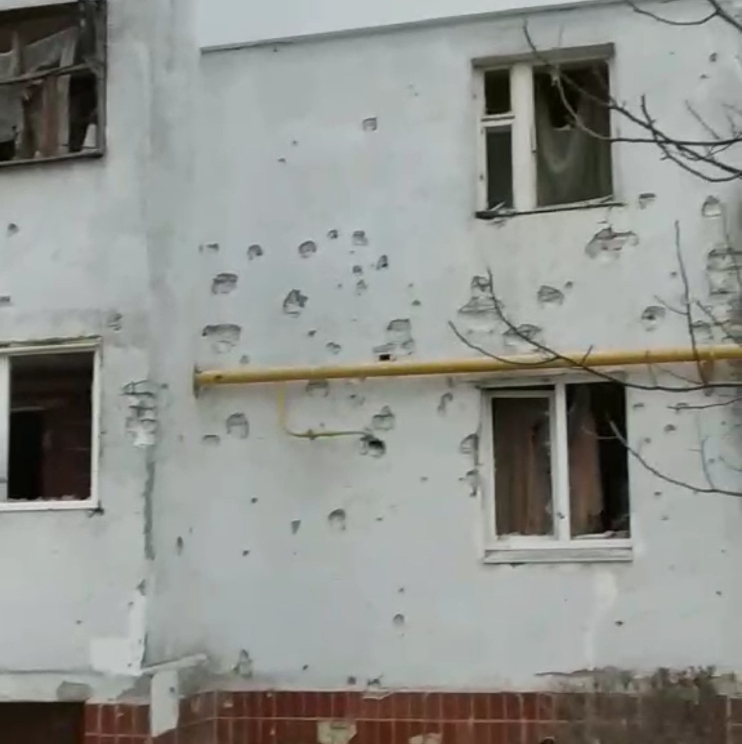 Родина харків’ян була вимушена виїхати з власної квартири через обстріли