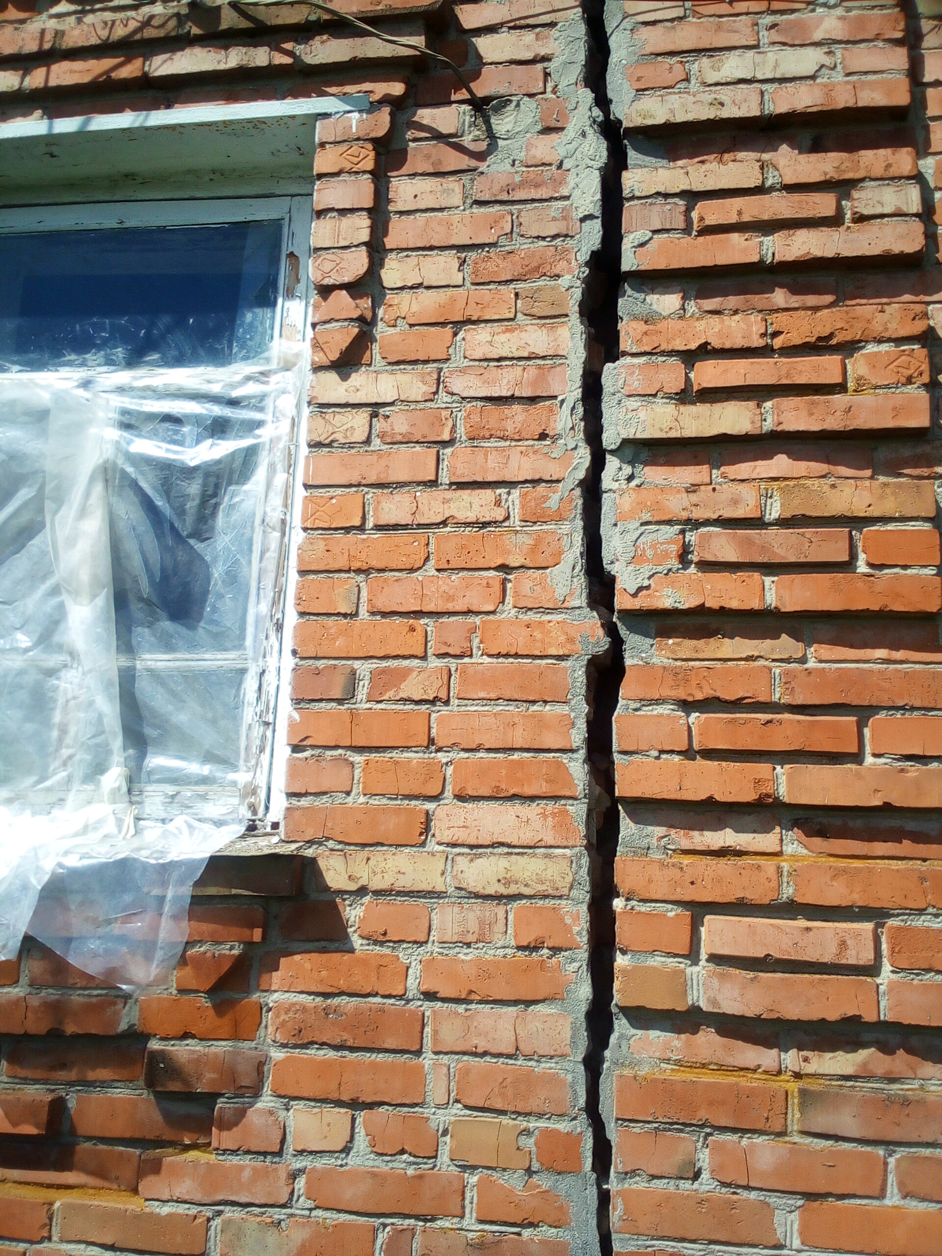 Жителька Білопілля потребує допомоги у відновленні будинку 