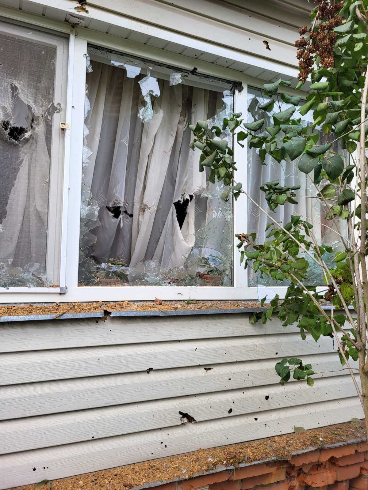 Після обстрілу родина з міста Середина - Буда на Сумщині залишилась без даху над головою