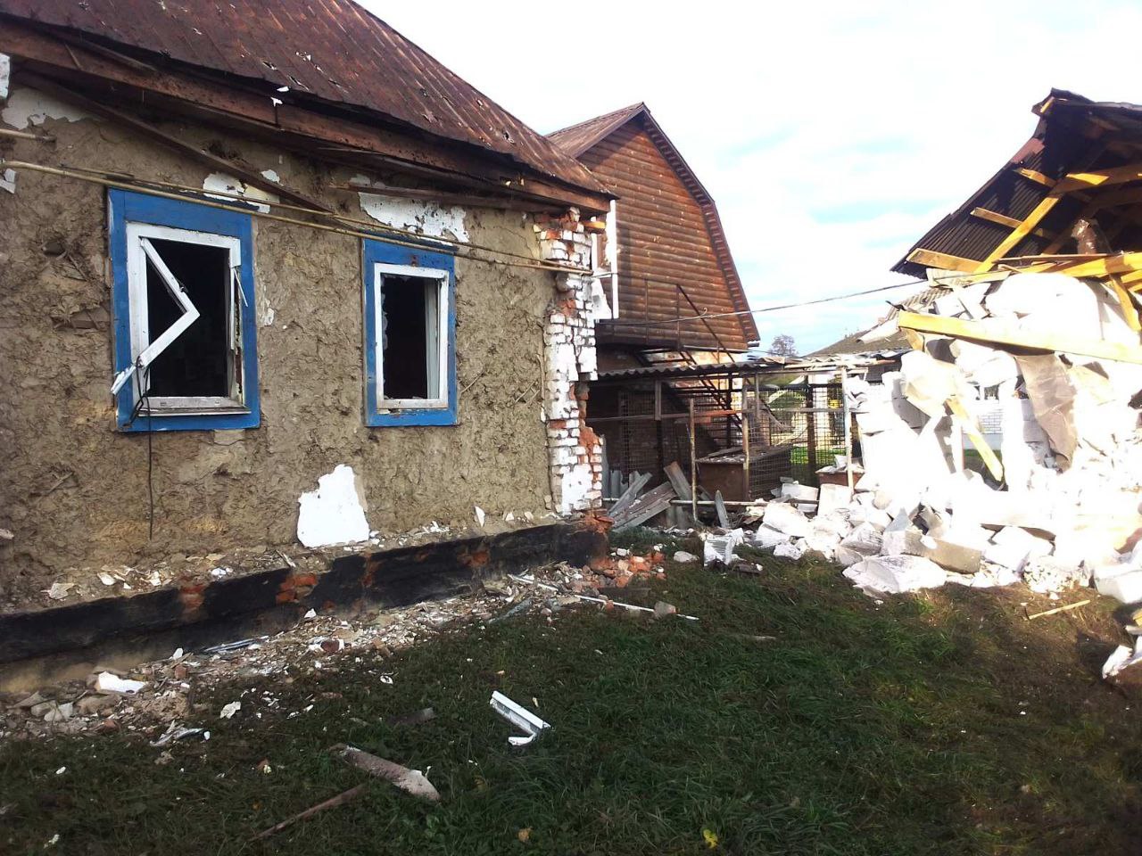 Родині з Сумщини, якій обстрілом пошкодило вікна та двері, потрібна допомога