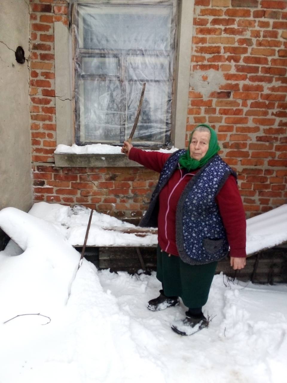 Обстріли залишили житло пенсіонерки в селі Зноб-Трубчевське без вікон