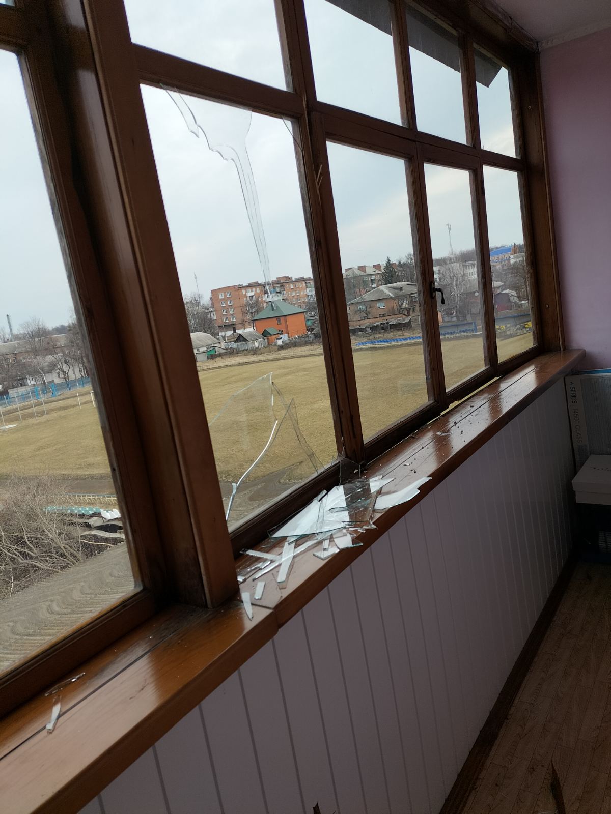 Мати з донькою-підлітком мешкають в Білопіллі в орендованій квартирі без вікна