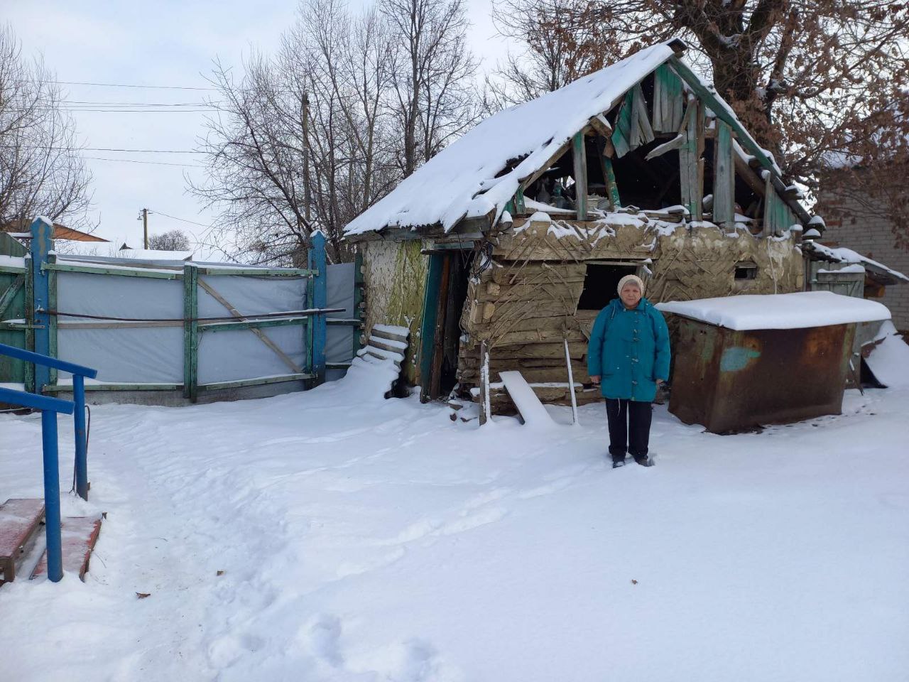Будинок залишився без вікон, дверей та з пошкодженим дахом 