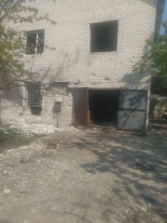 Вибиті вікна, двері та вивернутий дах - велика сім'я з Харківщини просить допомоги