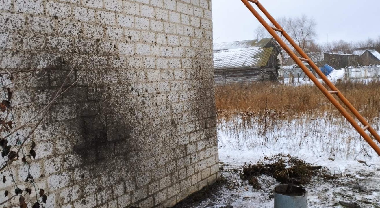 Під обстріл потрапив будинок вчительки з Сумщини