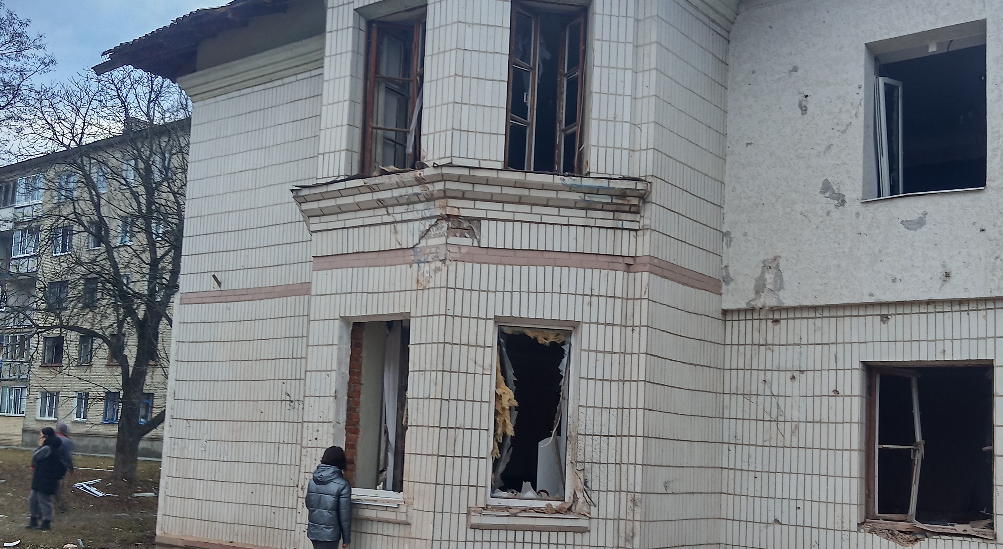 Пенсіонерці з Білопілля потрібні двері в квартиру