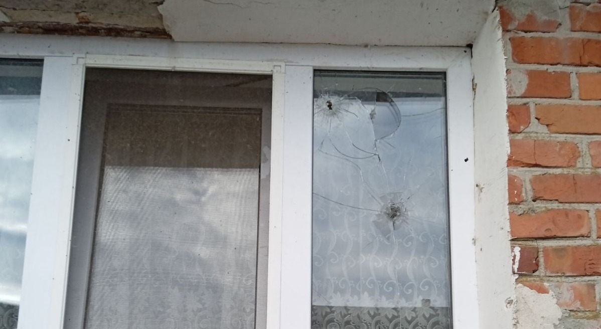 Домогосподарство родини у Миропільський ОТГ потрапило під обстріл ворожої техніки. Є пошкодження