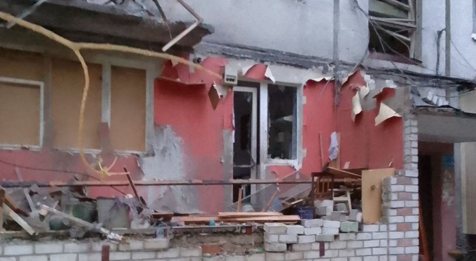 Пенсіонер з інвалідністю живе у квартирі без вікон майже 2 роки