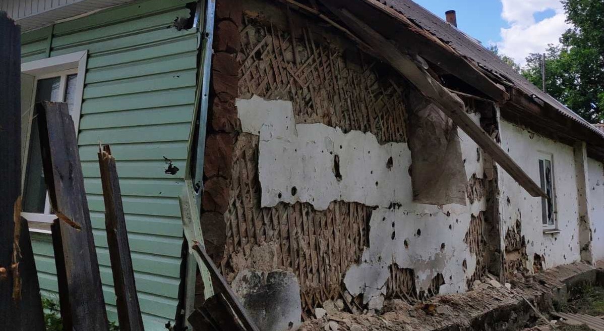 Родина, яка мешкає за 4 кілометри від ворога, просить допомоги