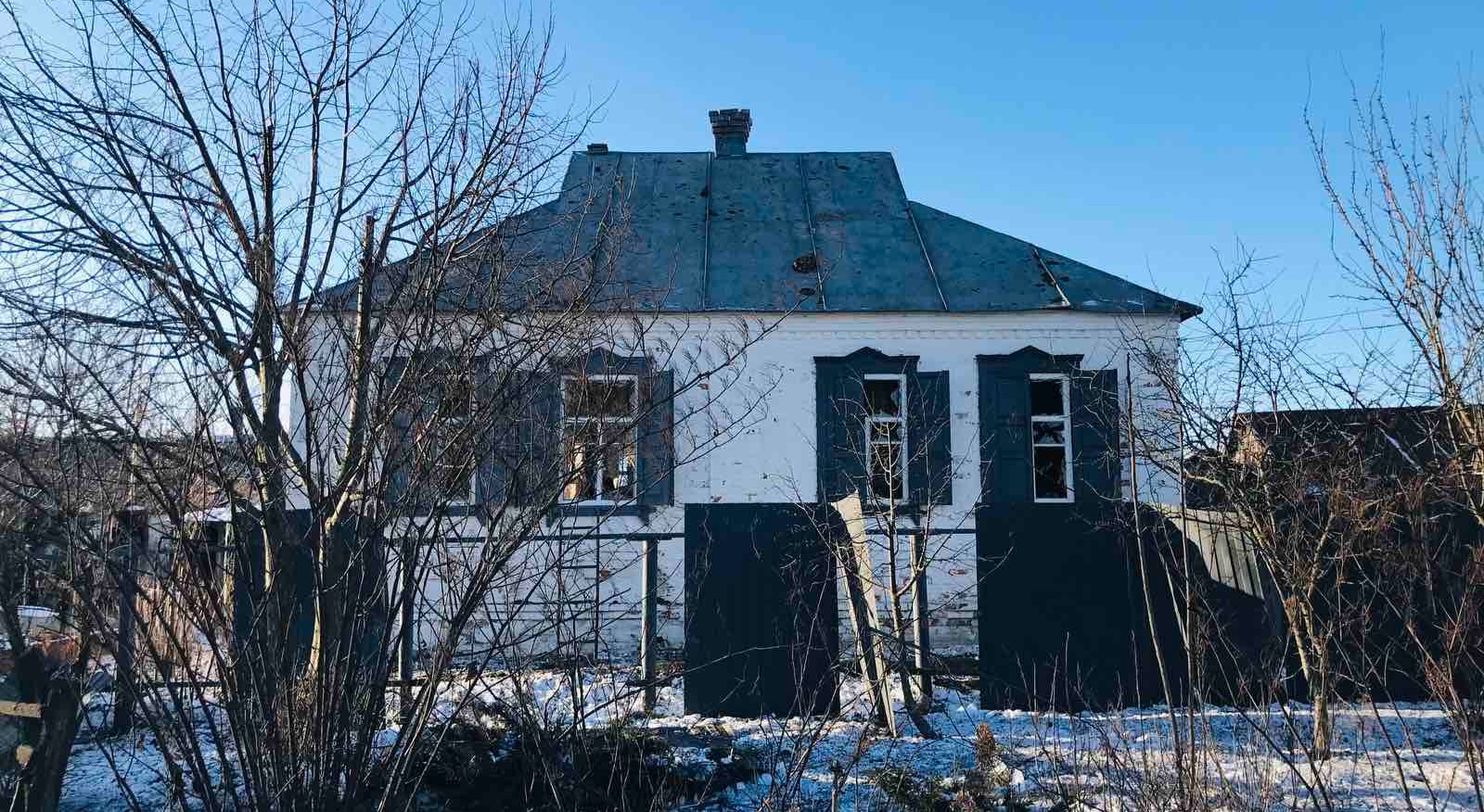Постраждав будинок 80-літньої жінки з Сумщини