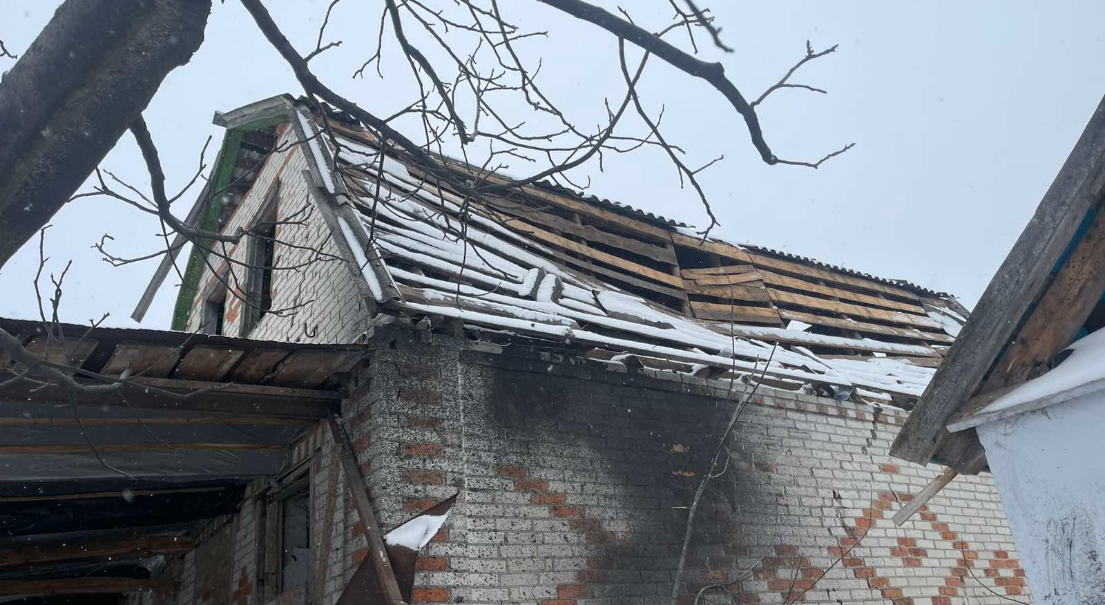 Вибухом пошкодило будинок подружжя з Великописарівщини 