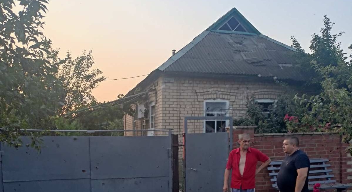 Через ворожі обстріли будинок 81-літньої жінки у непридатному для життя стані