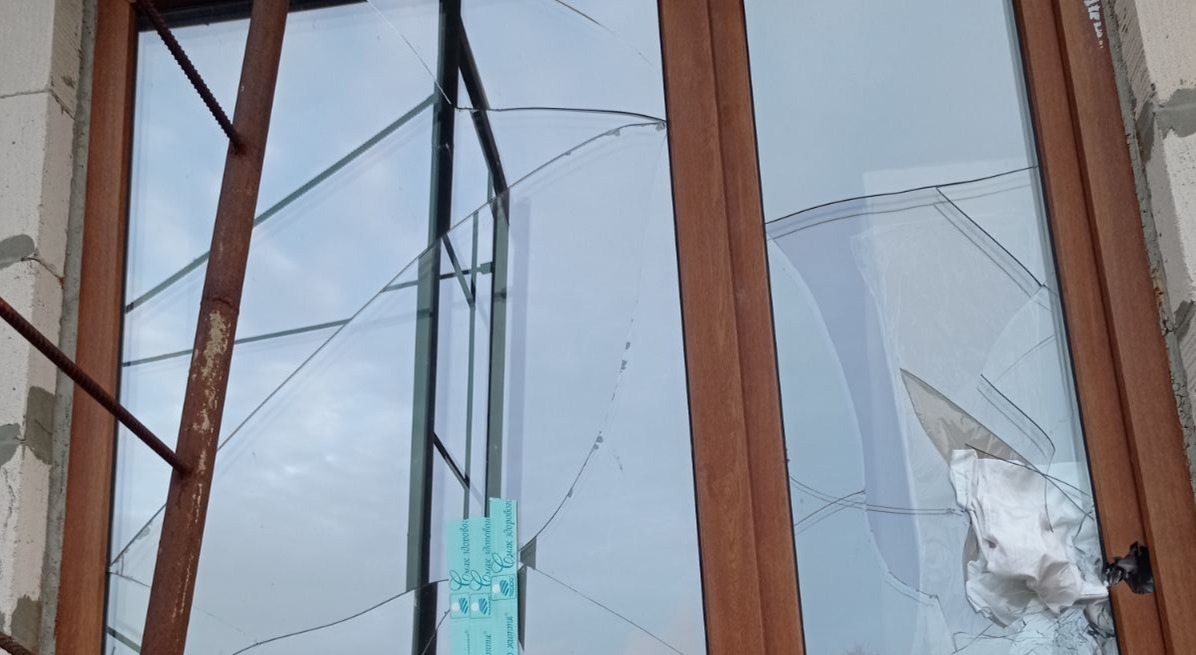 Випущено 6 касетних снарядів у будинок пенсіонерів з Херсонщини