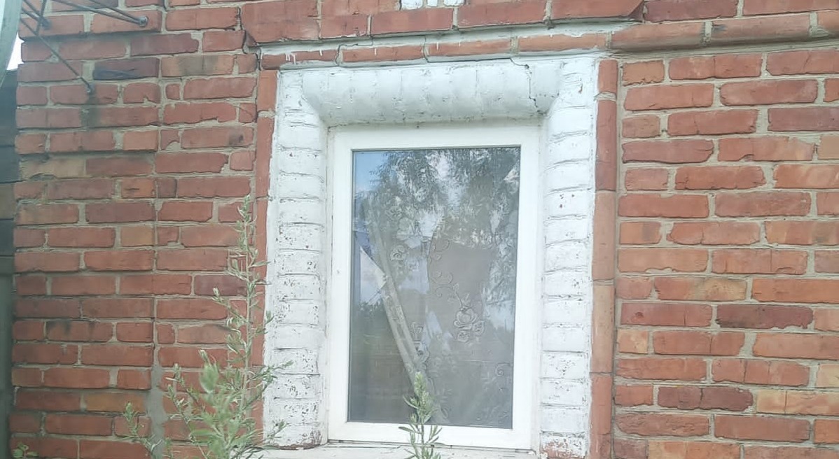 Російський снаряд впав прямо біля будинку волонтера - потрібна допомога