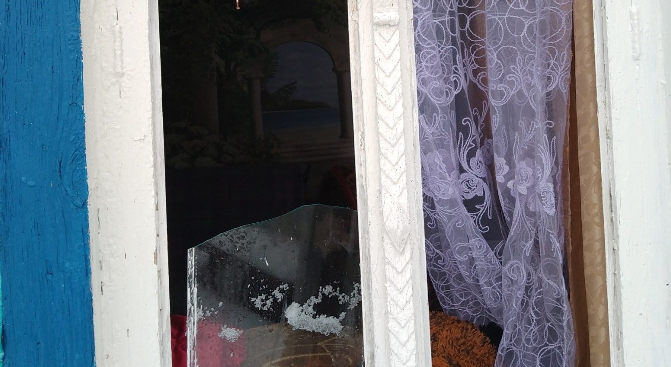 Жінка з дитиною не може жити у власному пошкодженому будинку