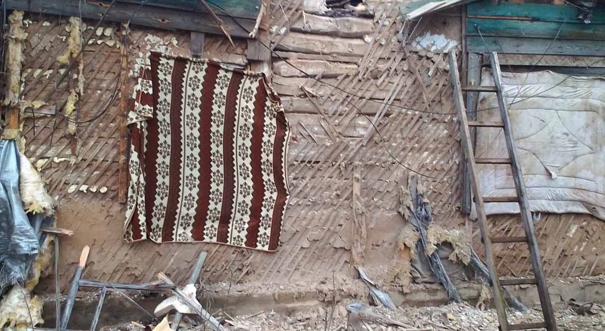 Матір з 8-річною донькою з Середино-Буди потребують допомоги з ремонтом даху