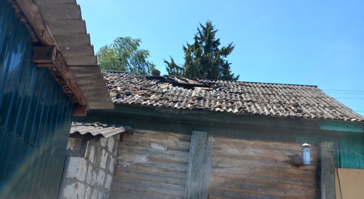 Пенсіонерці, що має інвалідність, російські обстріли пошкодили житло  