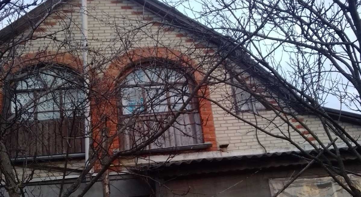 Дім пенсіонера з прикордоння Сумщини тричі обстріляли - потрібна допомога