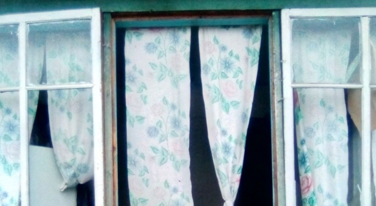 Осколок від авіабомби влучив у будинок родини з Сумщини