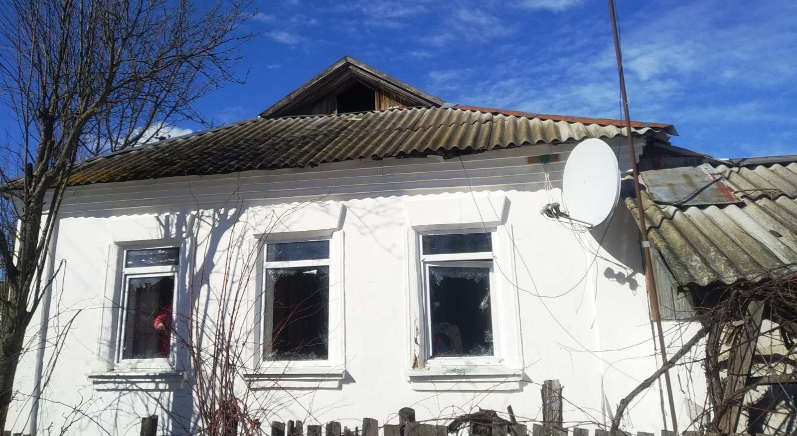 Будинок пенсіонера з Сумщини двічі потрапляв під обстріли