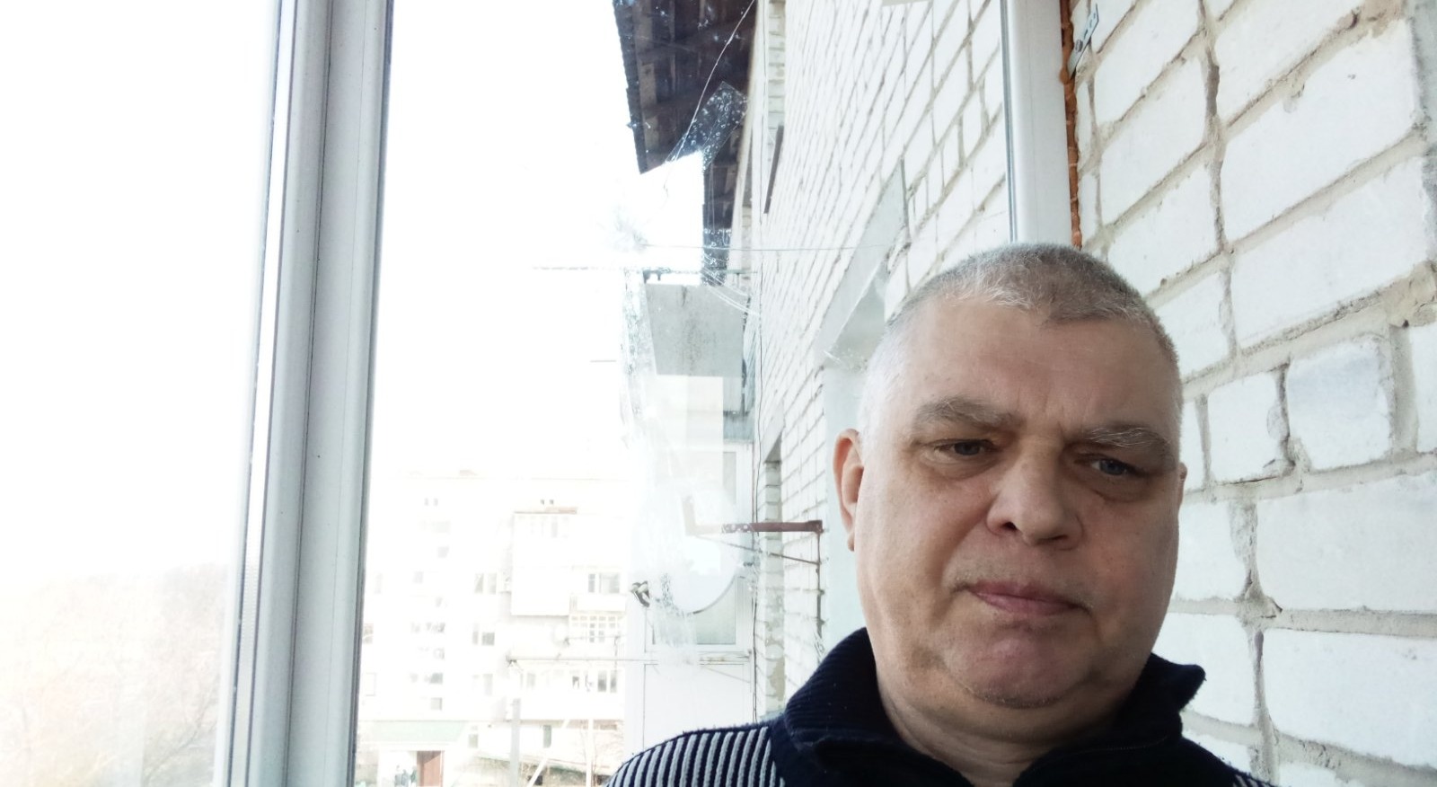 Подружжя з Сумщини просить допомогти замінити їм пошкоджені вікна