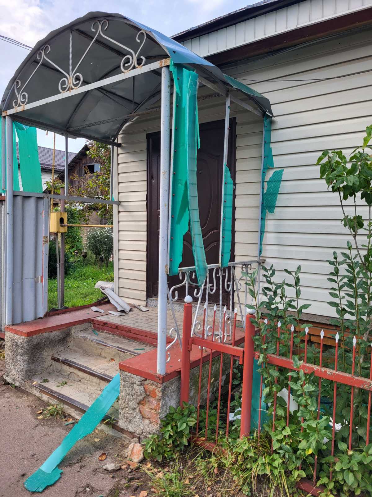 Після обстрілу родина з міста Середина - Буда на Сумщині залишилась без даху над головою