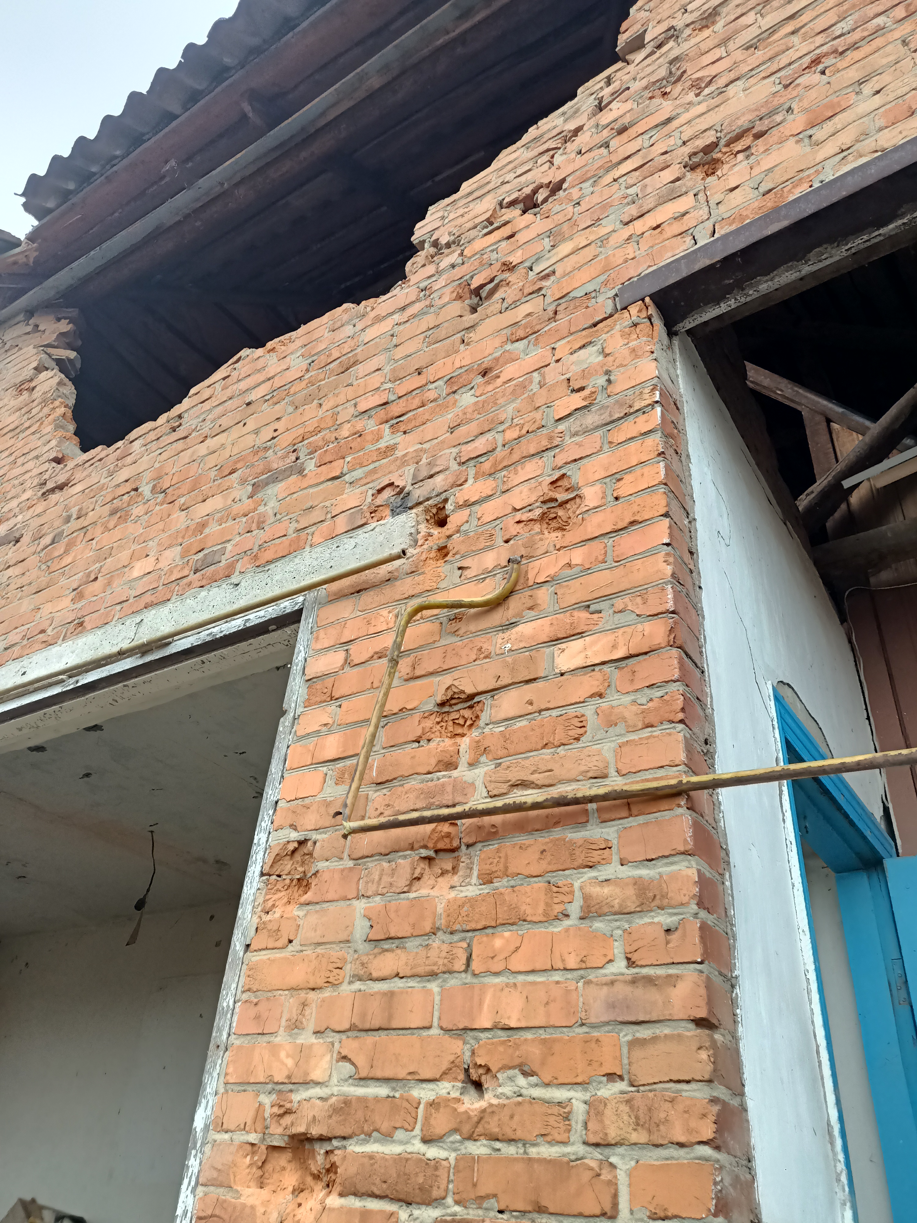 Родині вчителя з Миропілля потрібна допомога у відновленні будинку