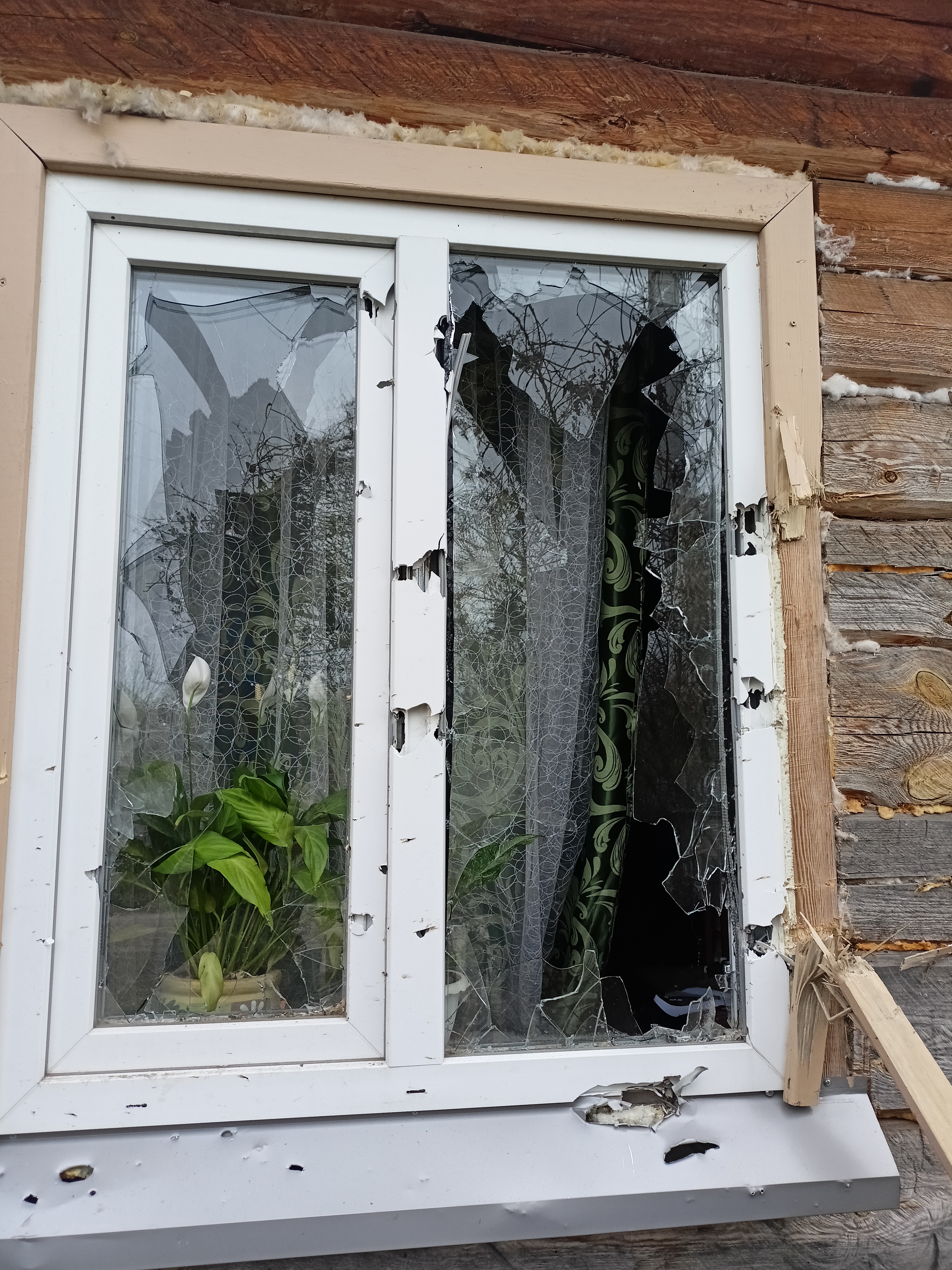 Будинок родини з Середина-Буди на Сумщині потрапив під три обстріли: постраждалим потрібна допомога