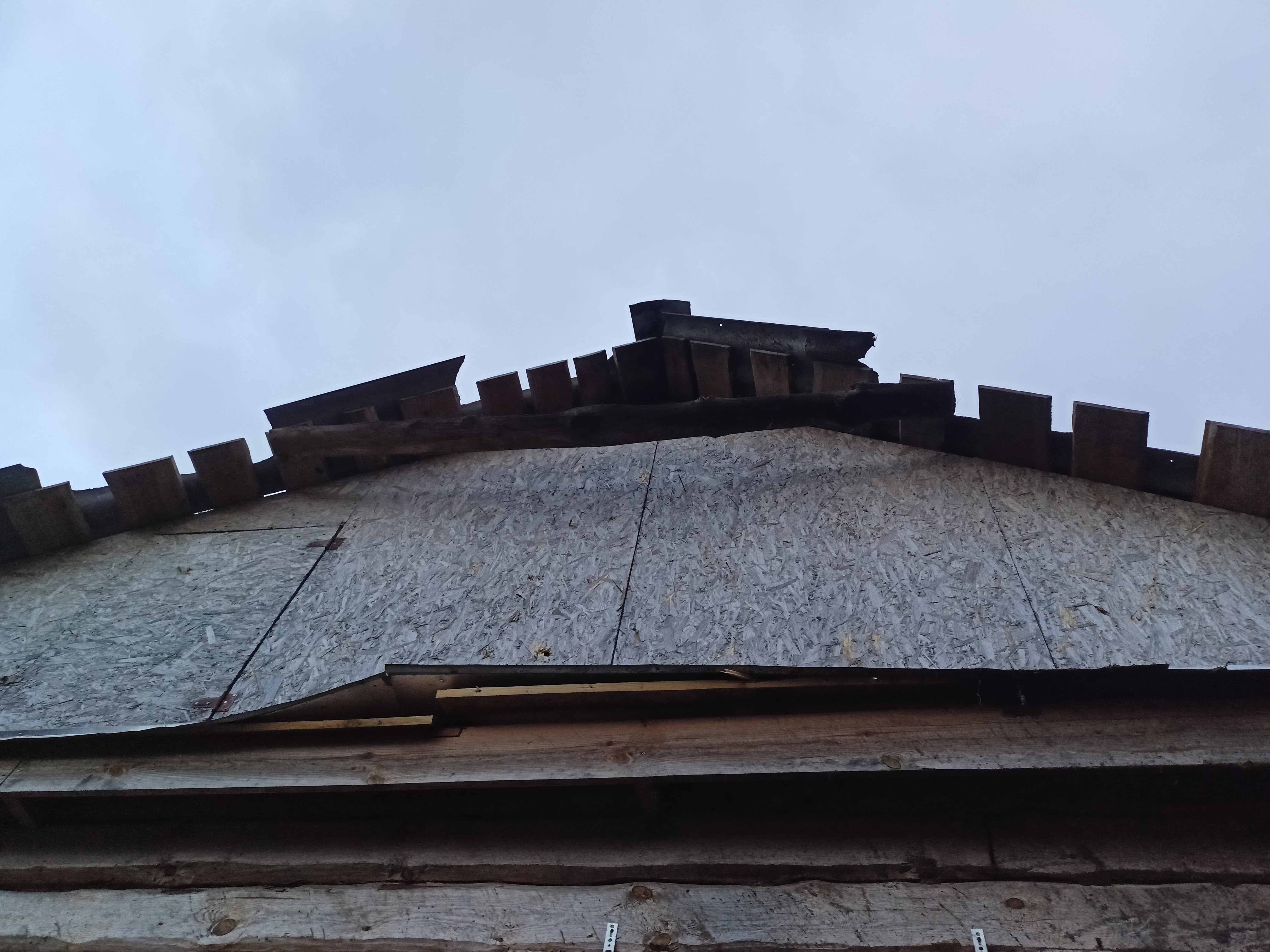 Будинок родини з Середина-Буди на Сумщині потрапив під три обстріли: постраждалим потрібна допомога