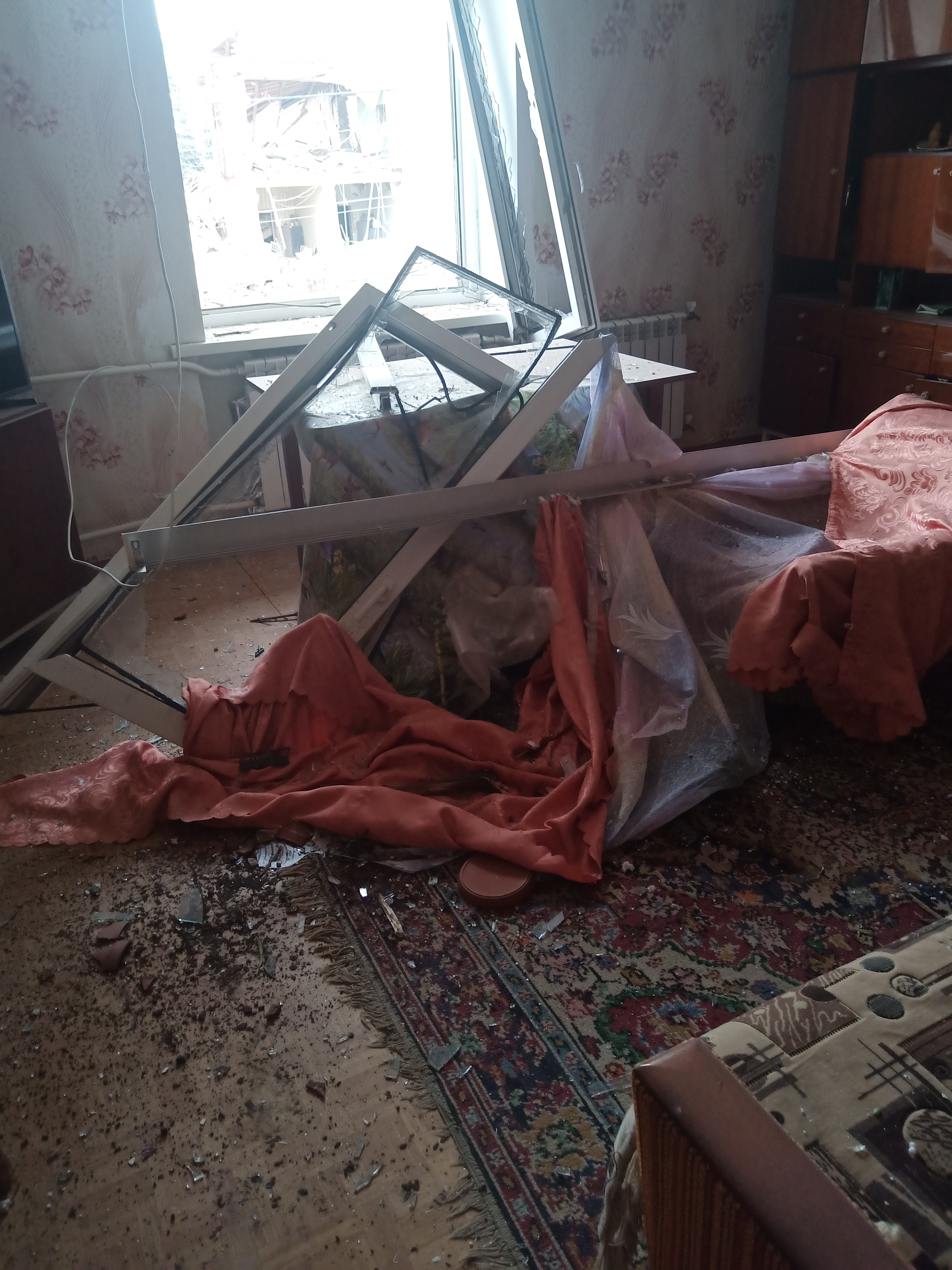 Пенсіонерці з Білопілля потрібні двері в квартиру