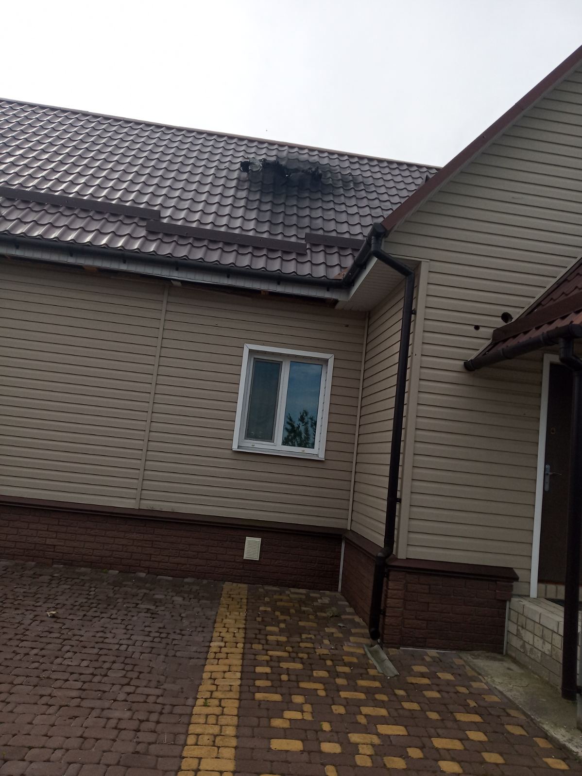 Будинок родини з 2 маленькими дітьми двічі потрапляв під обстріл