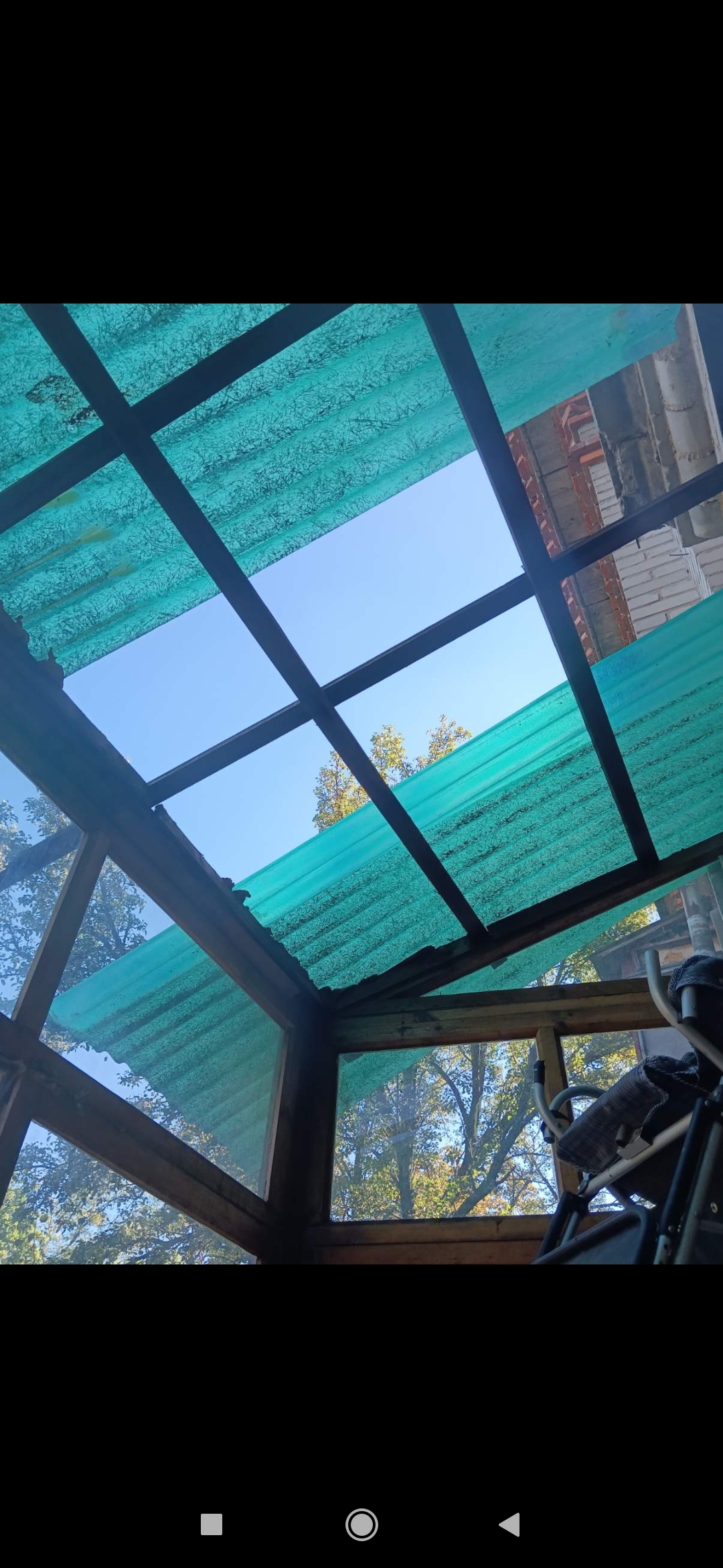 В результаті обстрілу пошкоджено квартиру сім’ї, яка має сина з вродженим ДЦП тяжкої форми