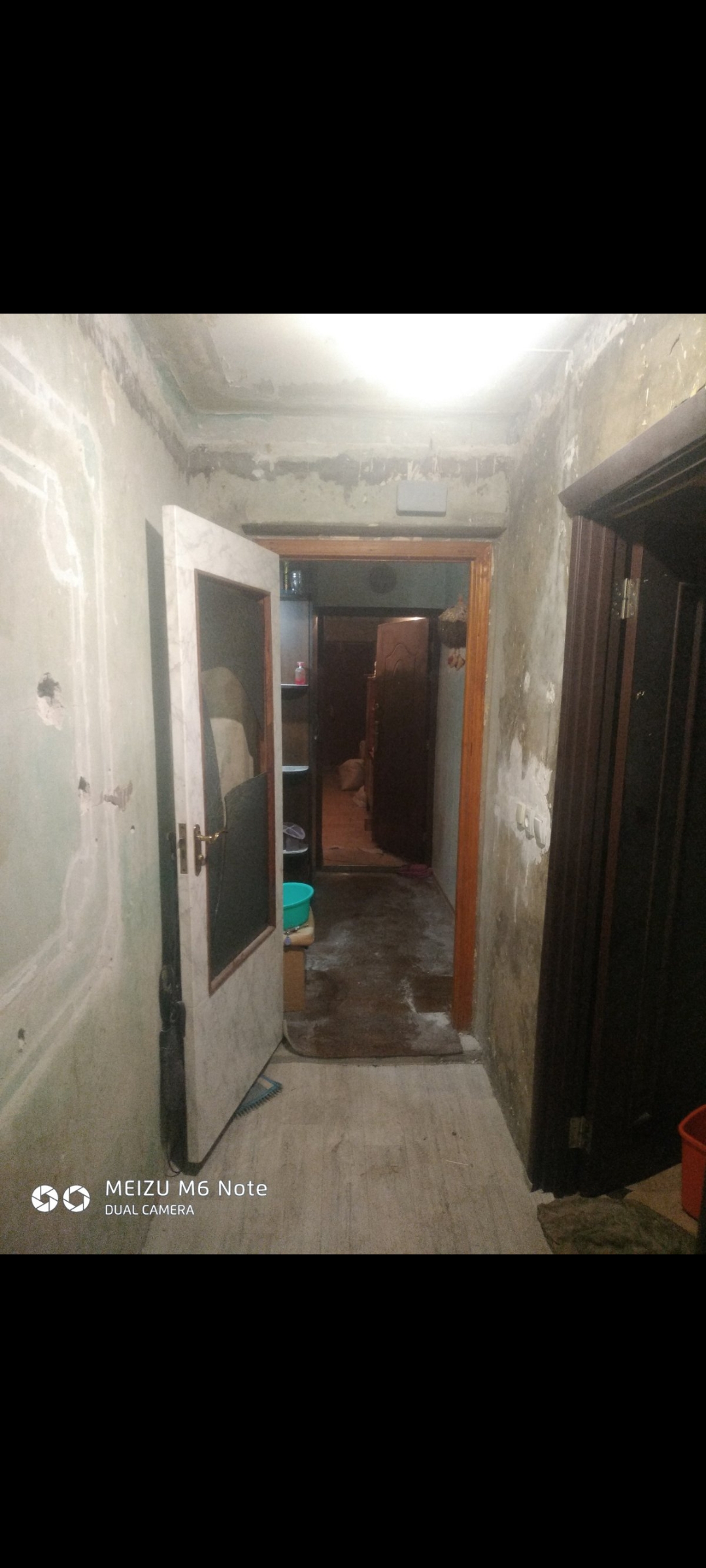 Родина харків’ян була вимушена виїхати з власної квартири через обстріли