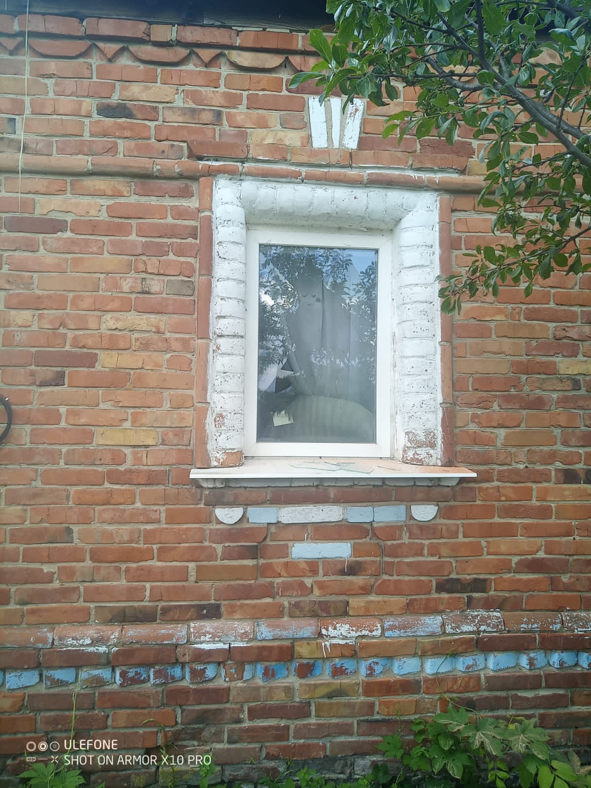 Російський снаряд впав прямо біля будинку волонтера - потрібна допомога