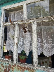 Про допомогу просить бабуся, в будинку якої постраждало вікно