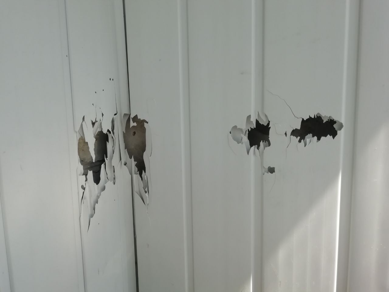 Жінці, яка доглядає за матір'ю-інвалідом, потрібна допомога по заміні вікон, дверей та даху