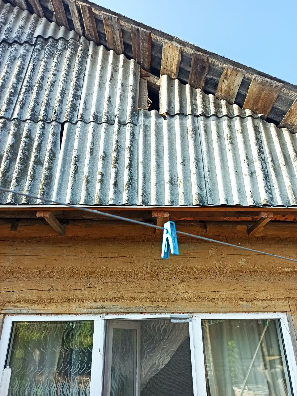 Сім'я з села Чернацьке потребує допомоги по заміні п'яти листів шиферу на даху та вхідних дверях