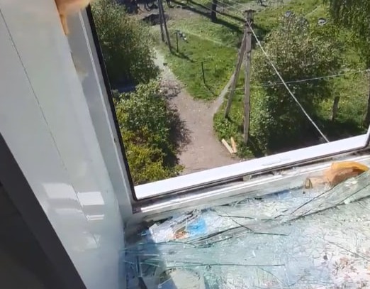 В квартирі пенсіонерки пошкоджено 2 вікна та балконні двері
