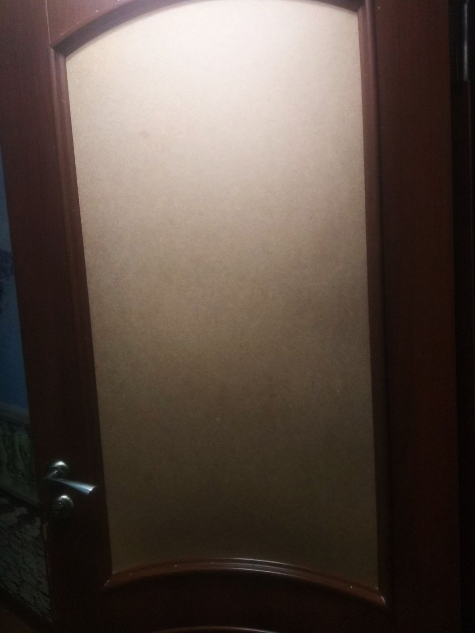 «Маму контузило та поранило склом, ми всі пережили дуже великий стрес», - говорить Юлія з Харкова, чия квартира зазнала руйнувань внаслідок обстрілу