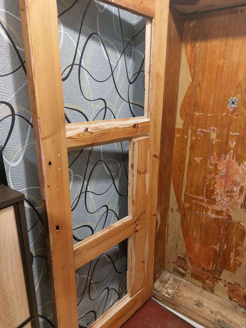 Постраждала від обстрілу родина з Харкова потребує допомоги у заміні дверей